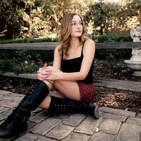 Meet your Posher, Ashley - Picture 1 of 1